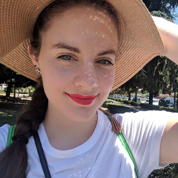 Meet your Posher, Gwyneth - Picture 1 of 1